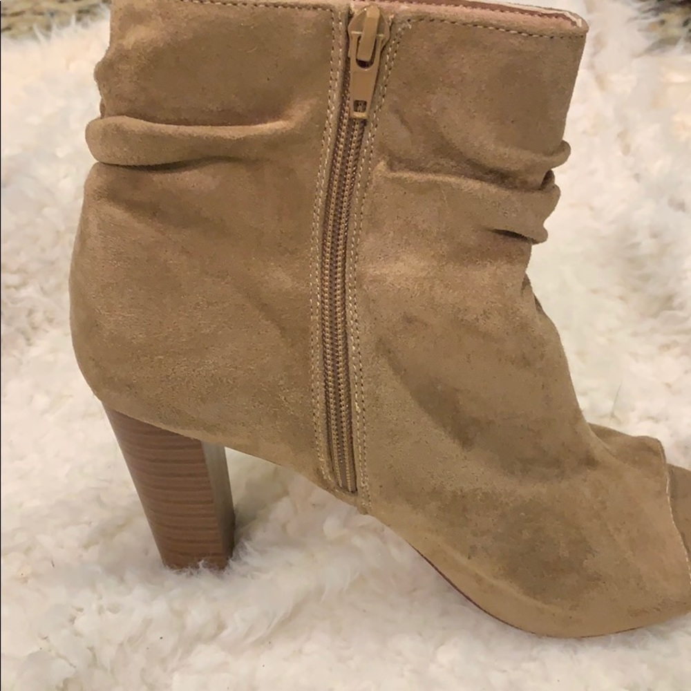 Show dazzle suede high heeled  booties - Picture 3 of 8